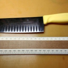 Нож сантоку VICTORINOX SWISSCLASSIC SANTOKU 6.8526.17L8B